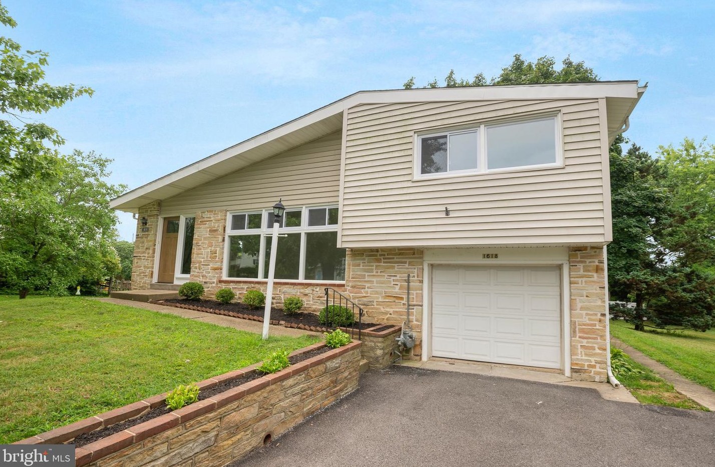 1618 Thayer Dr, Blue Bell, PA 19422