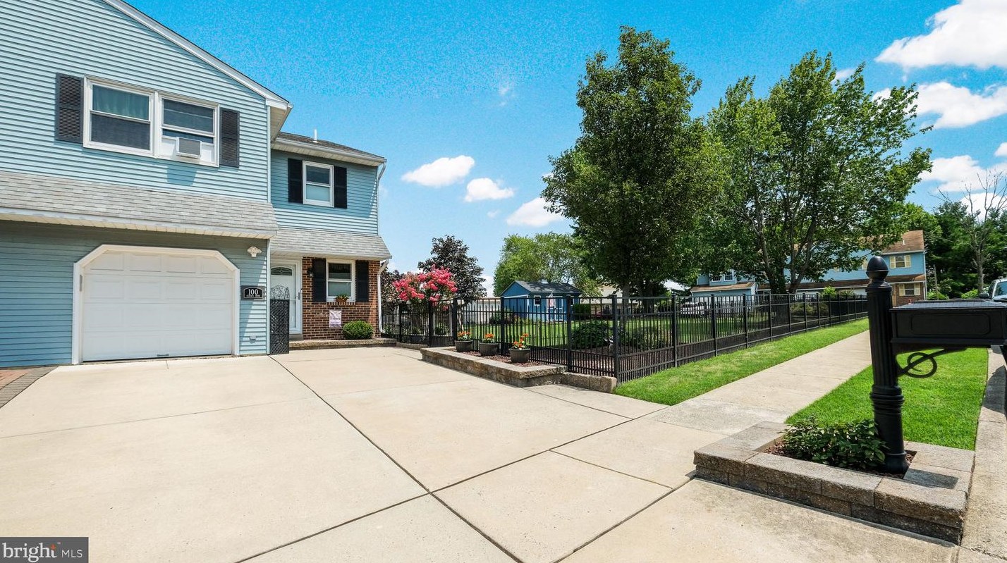 100 Elberta Dr, North Wales, PA 19454