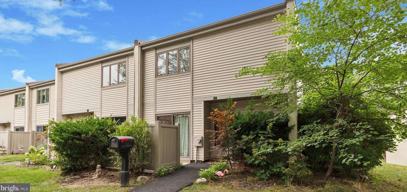 31 Twin Brooks Dr #31e, Willow Grove, PA 19090