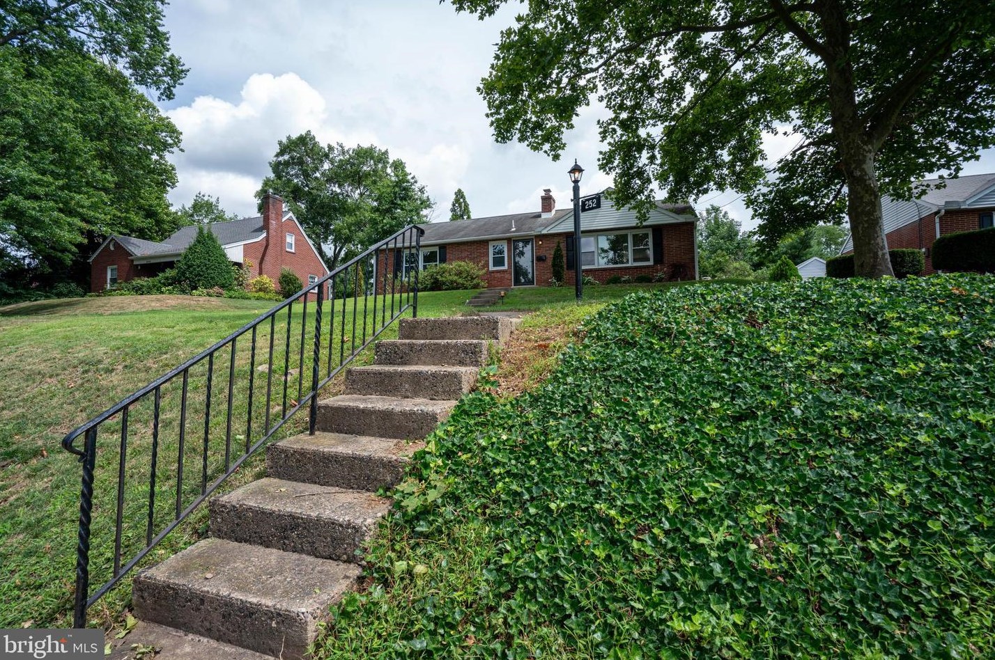 252 W Broad St, Souderton, PA 18964