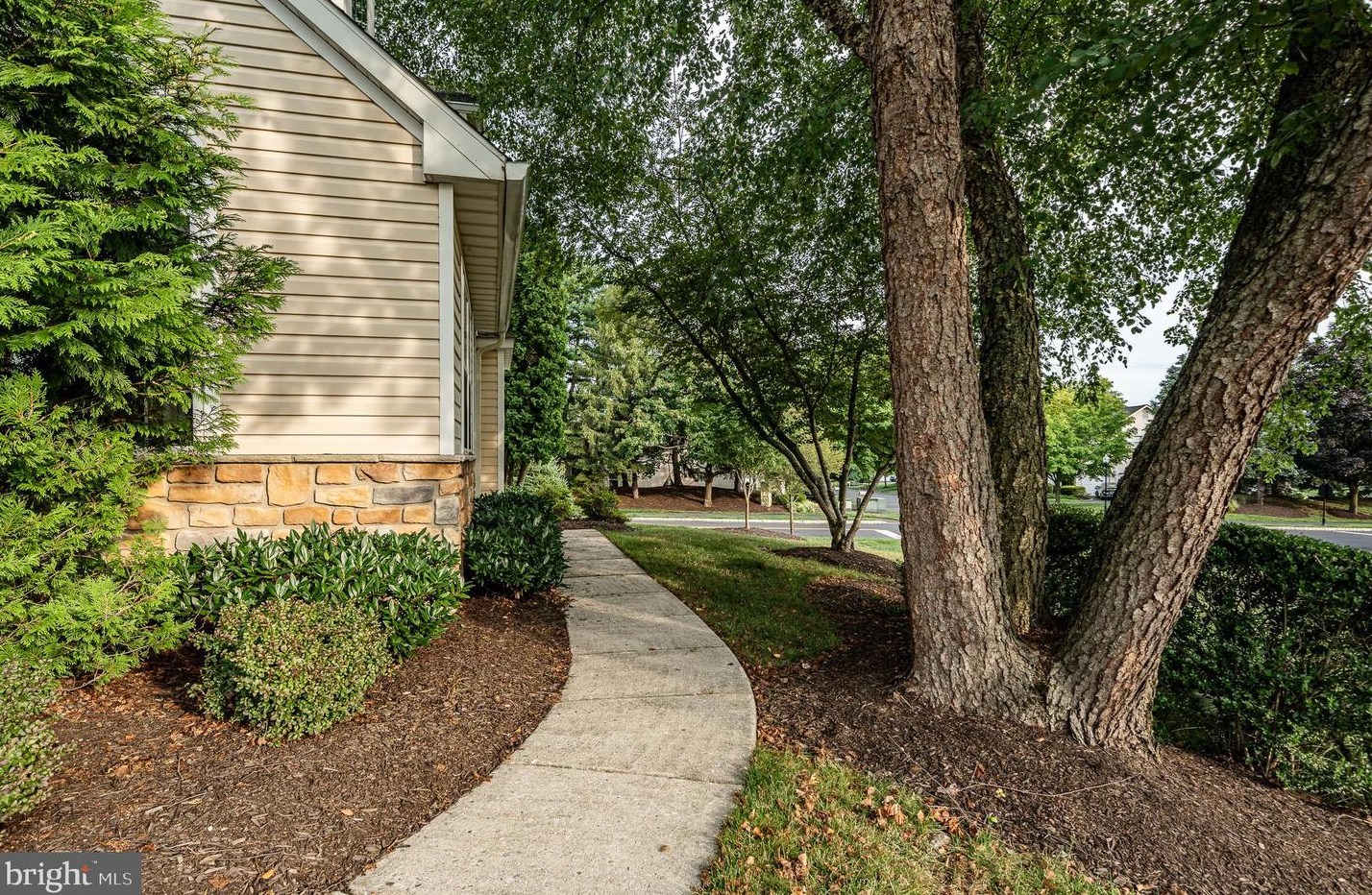 180 Canterbury Ln, Blue Bell, PA 19422