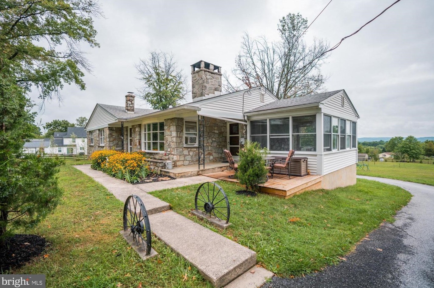 2411 Rosenberry Rd, Gilbertsville, PA 19525