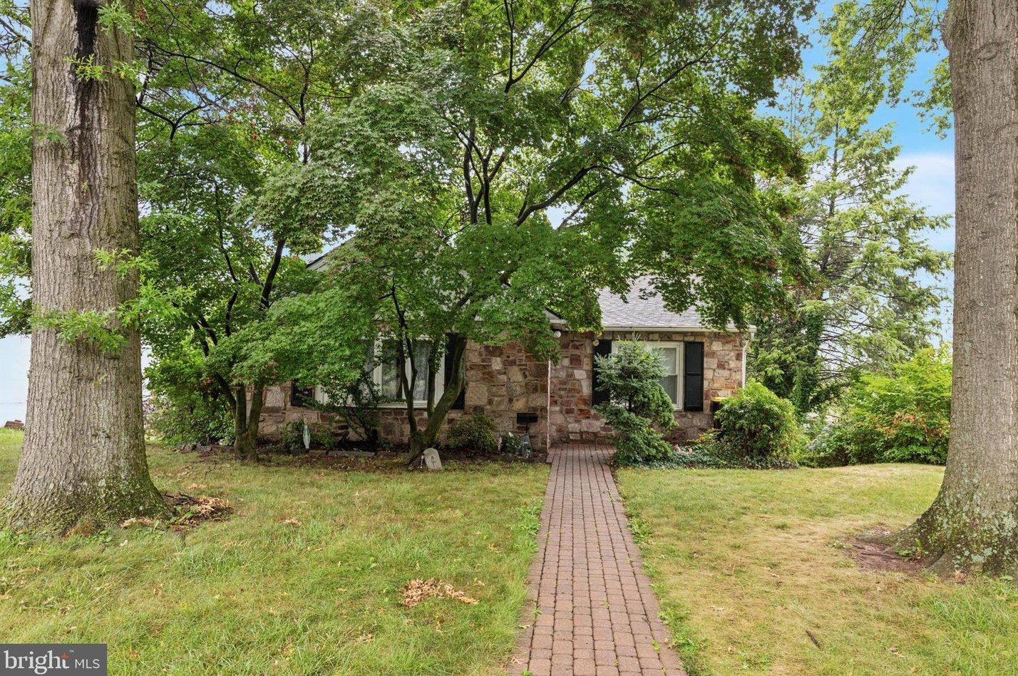 328 Meyers Rd, Norristown, PA 19406-2060