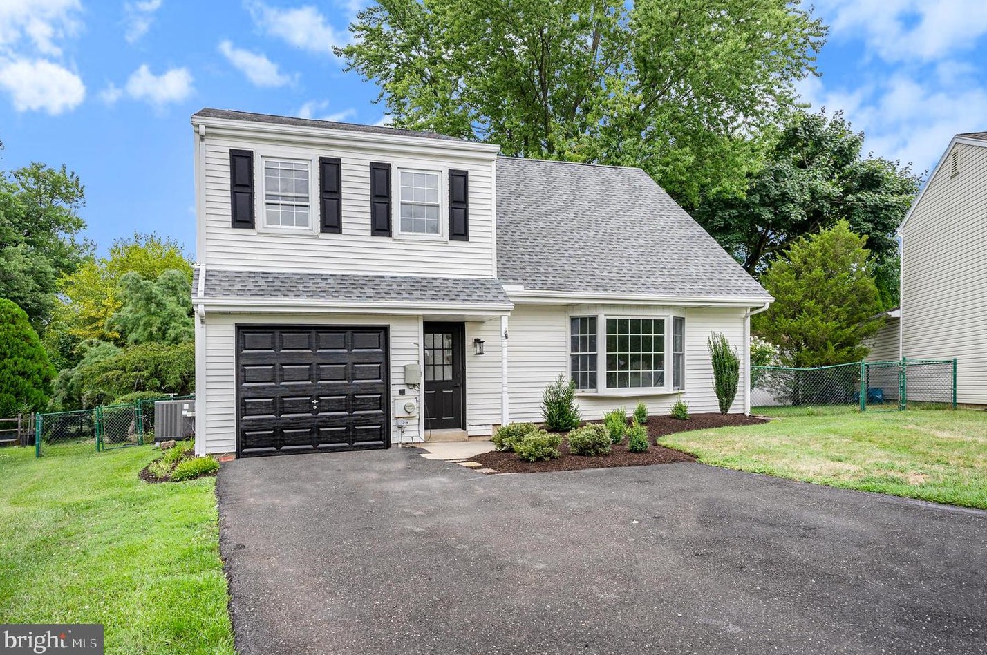 10 Meadowlark Ln, Horsham, PA 19044
