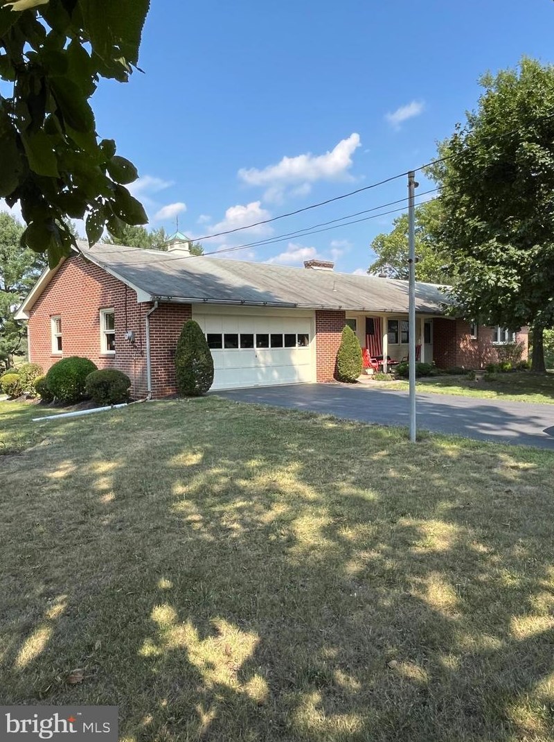 2194 Buck Rd, Green Lane, PA 18054