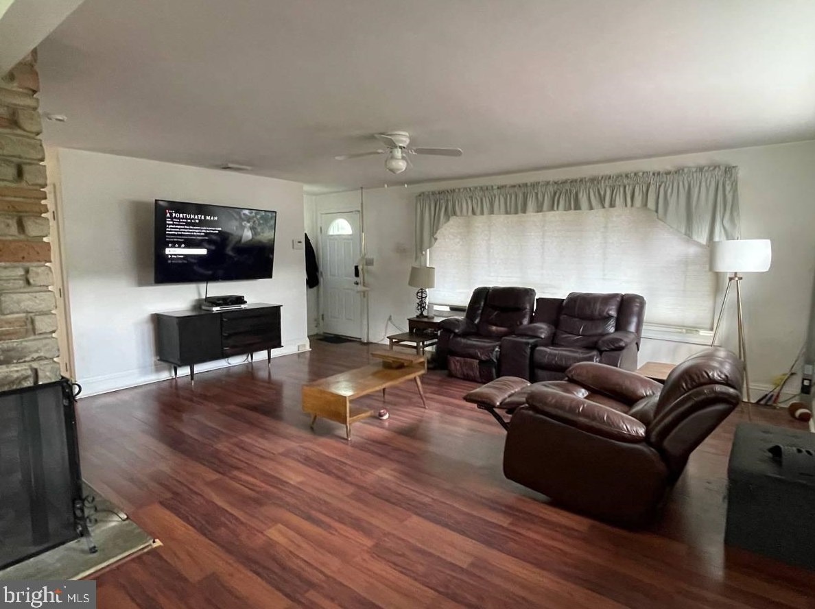 635 School Line Dr, Norristown, PA 19406