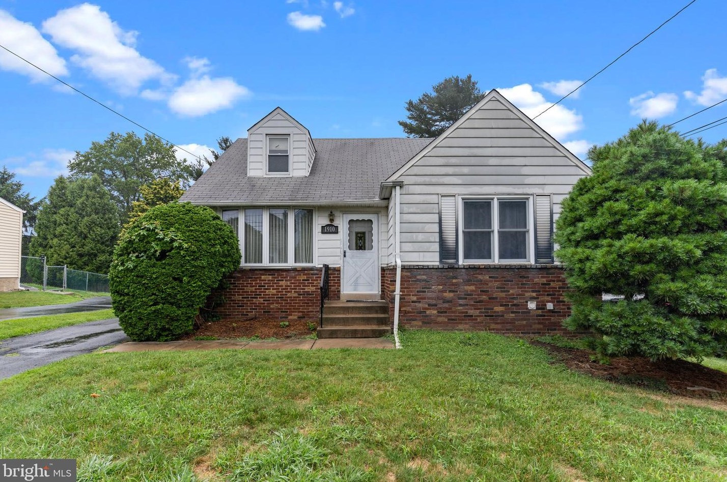 1910 Lukens Ave, Willow Grove, PA 19090