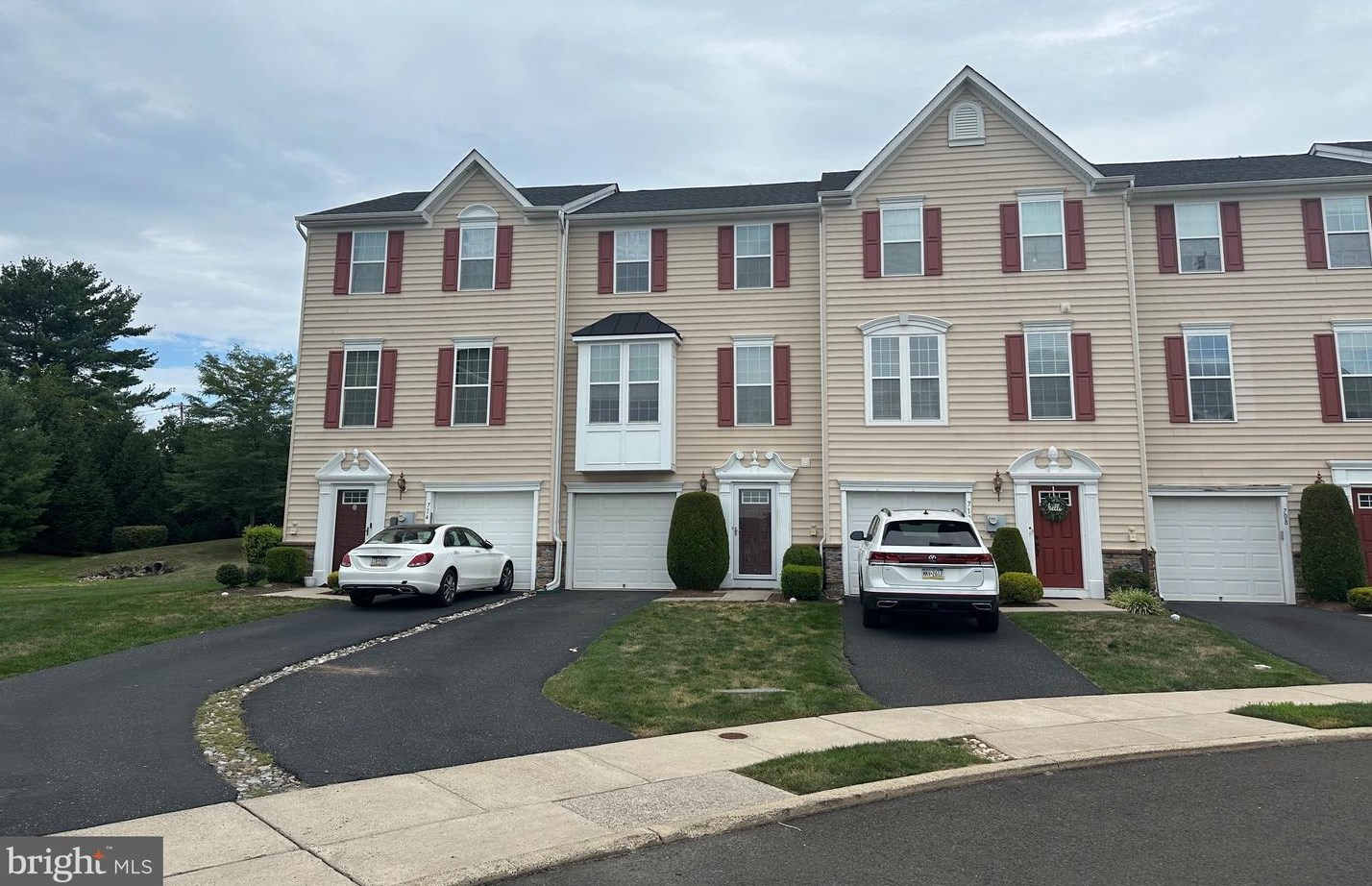 712 Susan Cir, North Wales, PA 19454