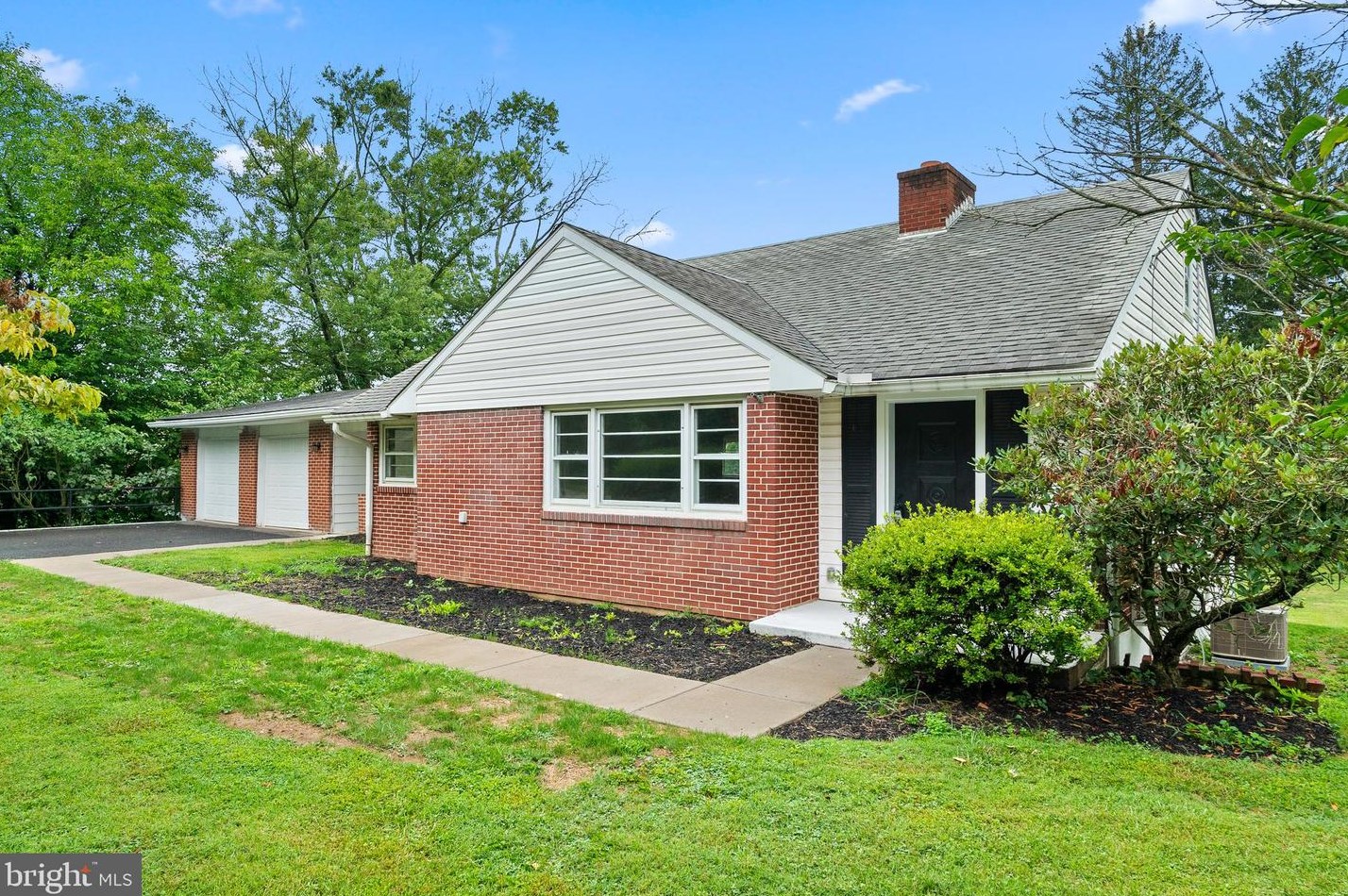 221 E Mt Kirk Ave, Norristown, PA 19403