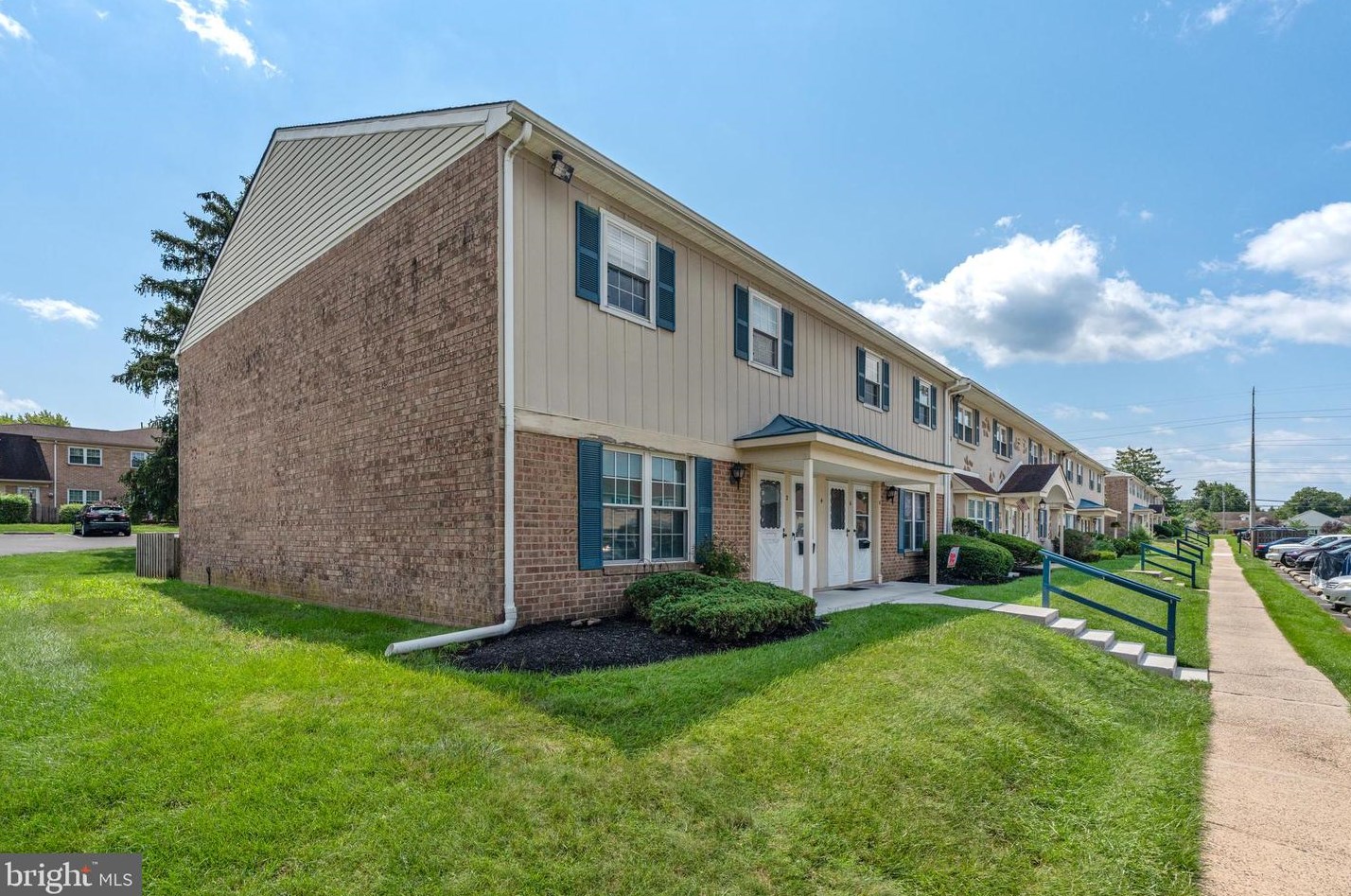 2 Kearney Dr, North Wales, PA 19454-4012