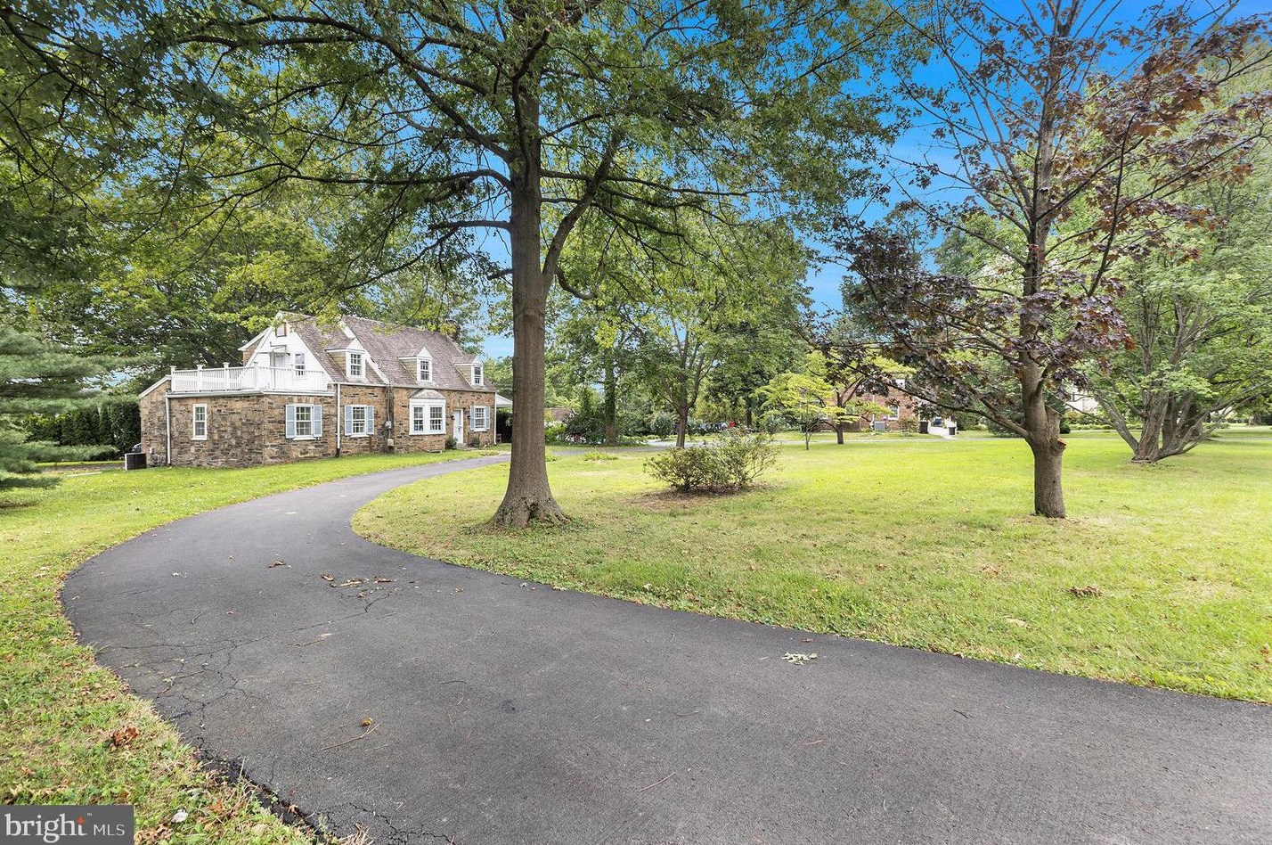 2216 Old Arch Rd, Norristown, PA 19401-2012