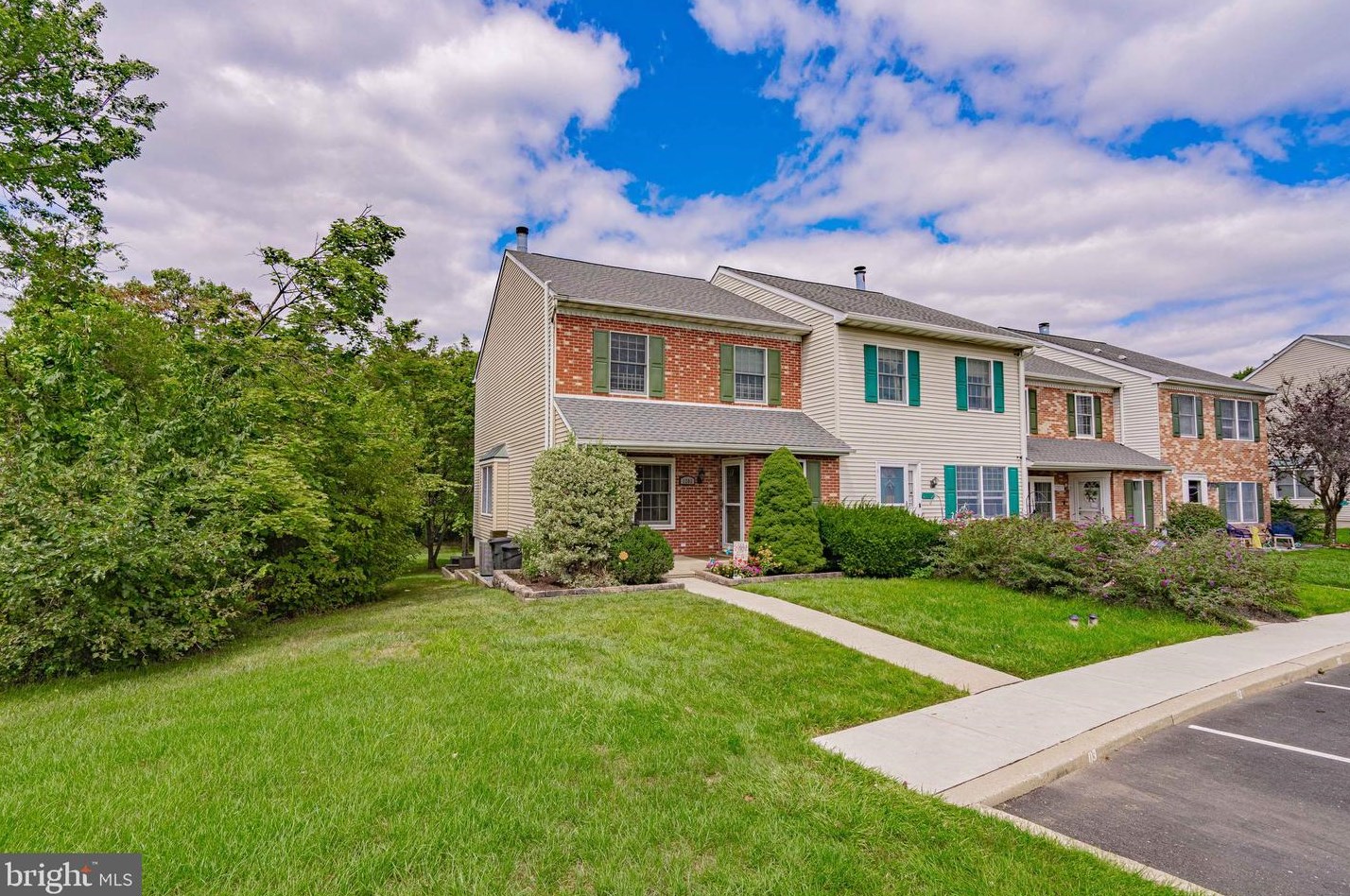 1203 Pine Ridge Dr, Perkiomenville, PA 18074
