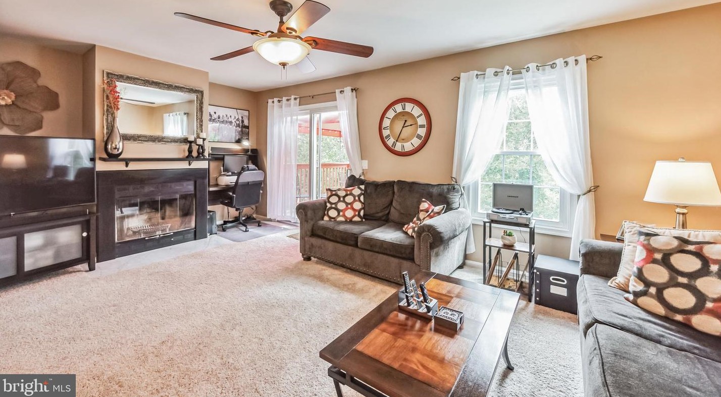 1148 Pin Oak Dr, Perkiomenville, PA 18074