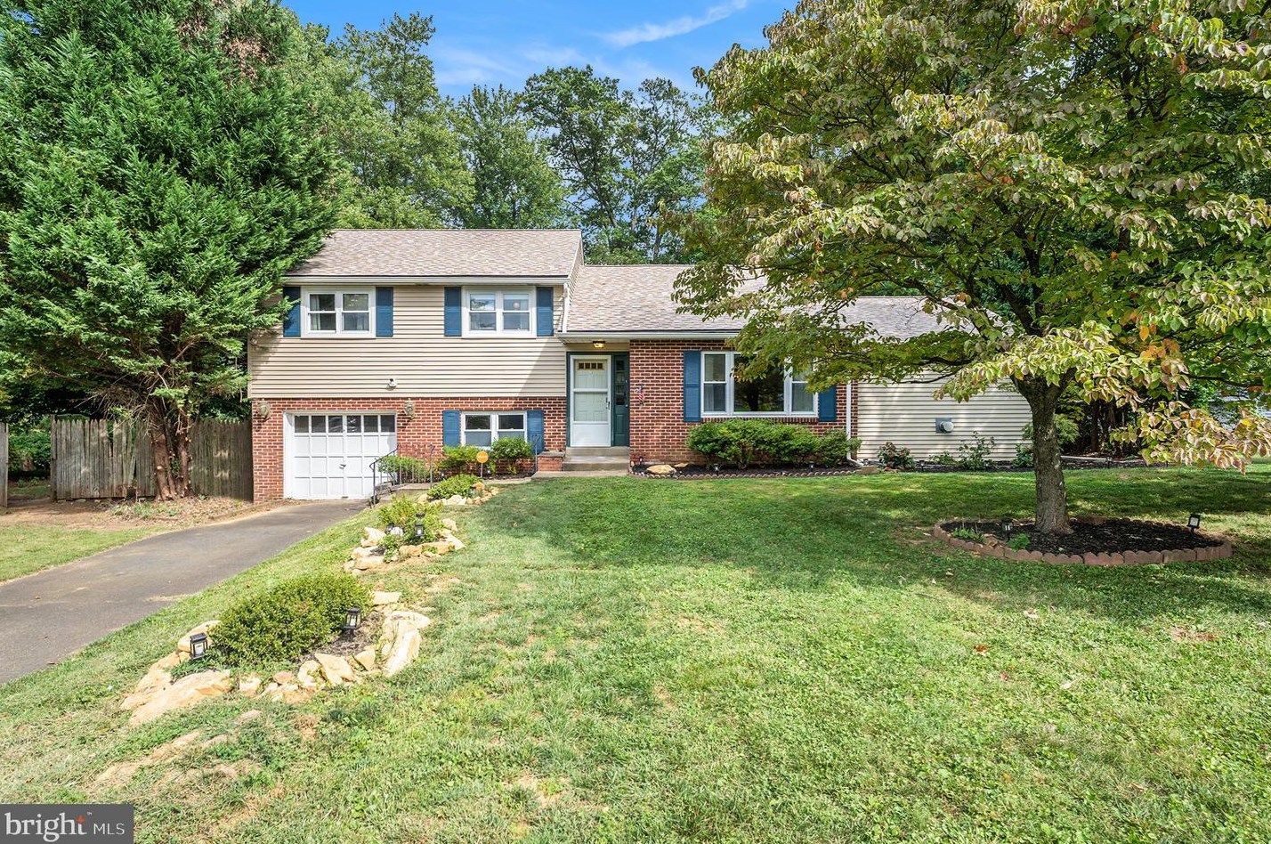 29 Red Oak Rd, Oreland, PA 19075