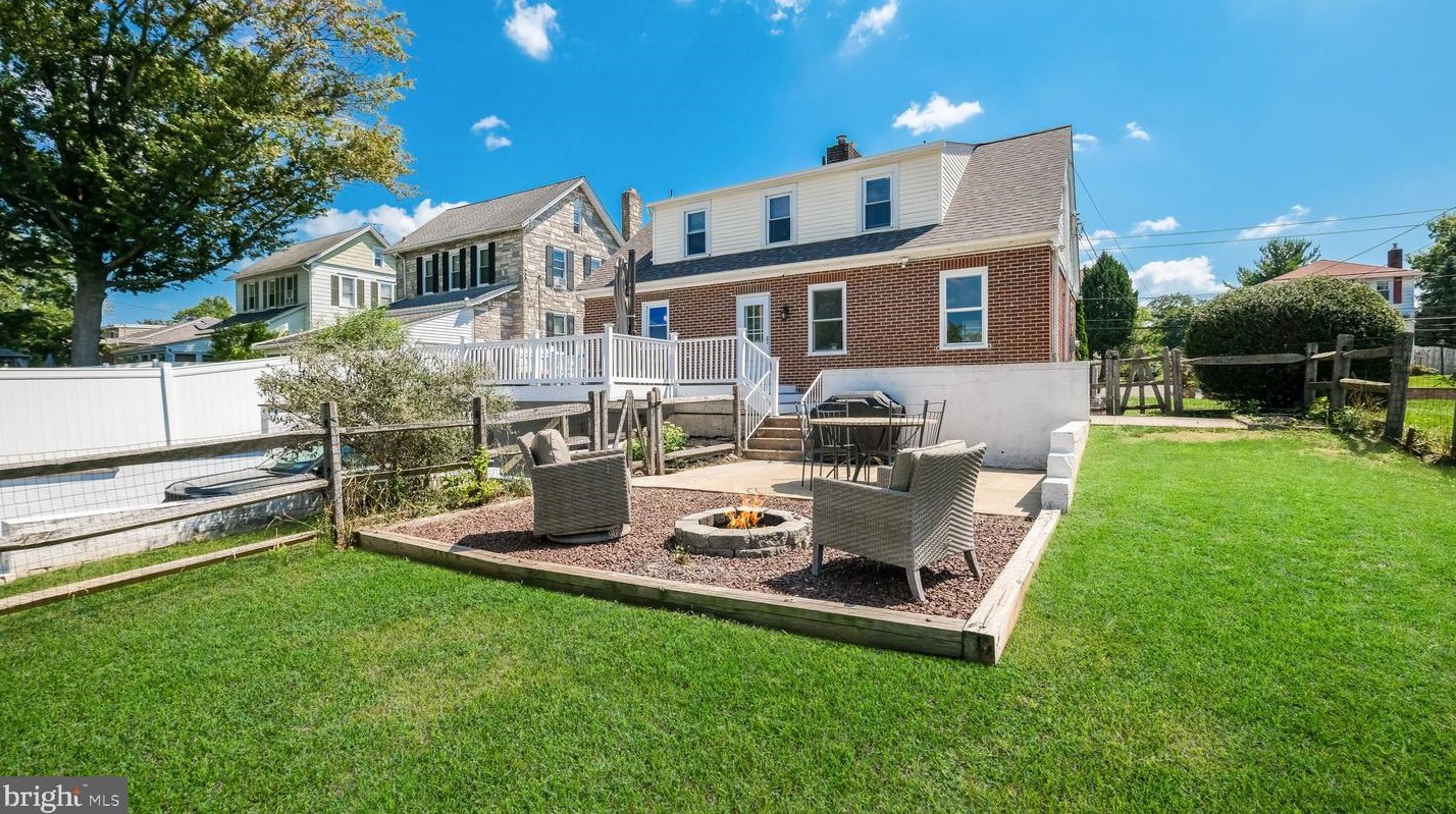 229 W Chestnut St, Souderton, PA 18964