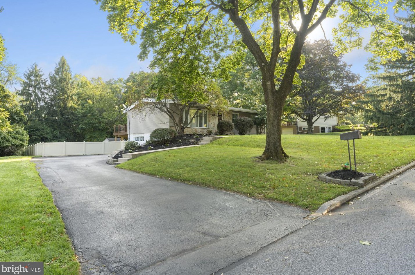 703 Cherrydale Dr, Miquon, PA 19444