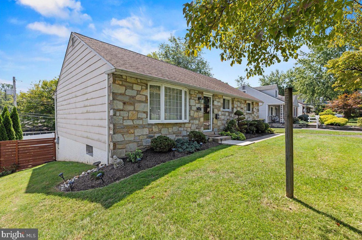 501 Greenhill Rd, Willow Grove, PA 19090