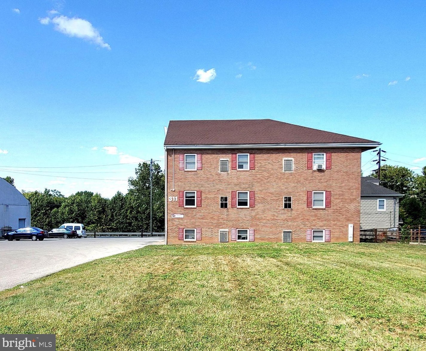 311 4th St #5, Norristown, PA 19405