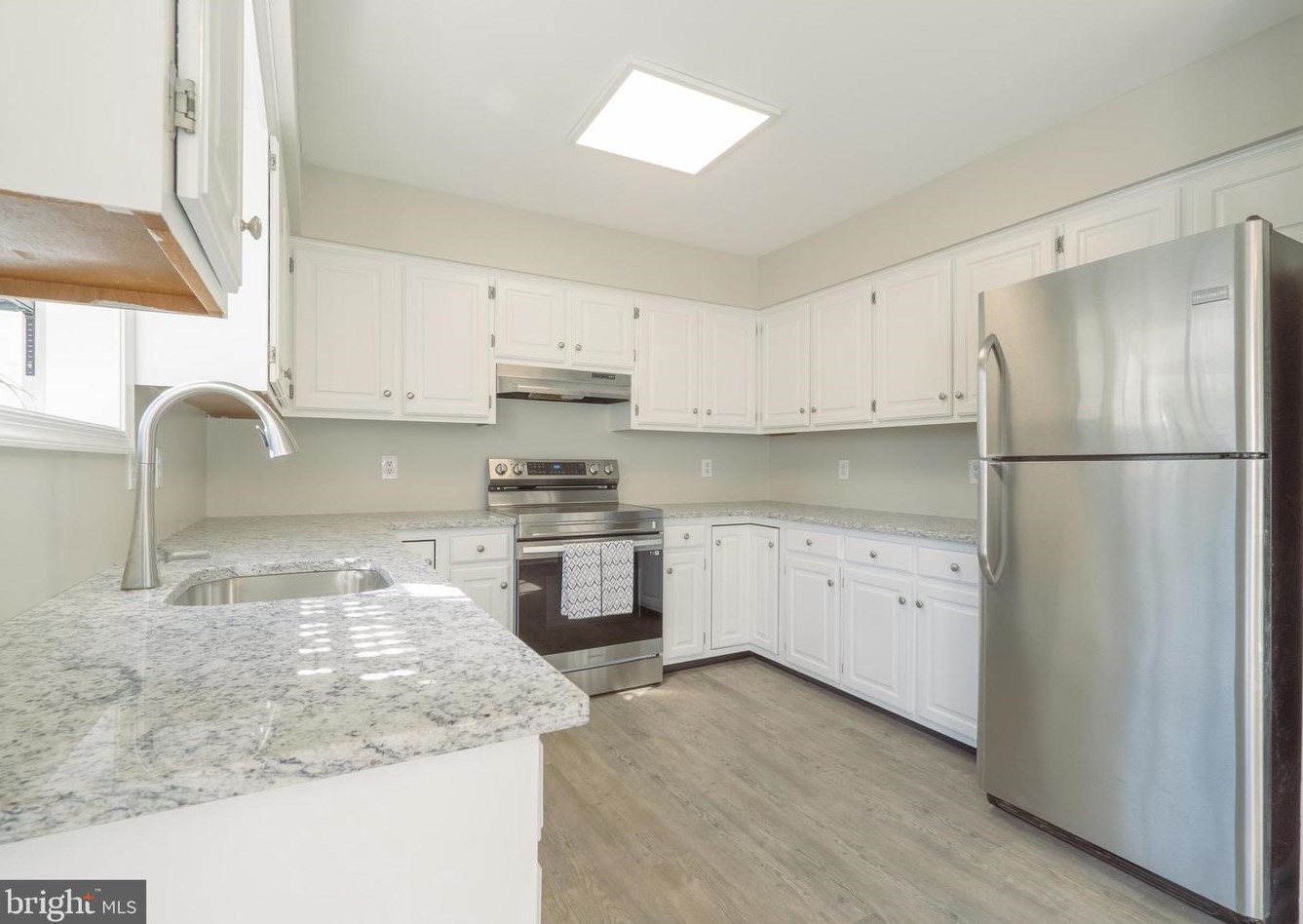 1126 Valley Stream Dr, Perkiomenville, PA 18074