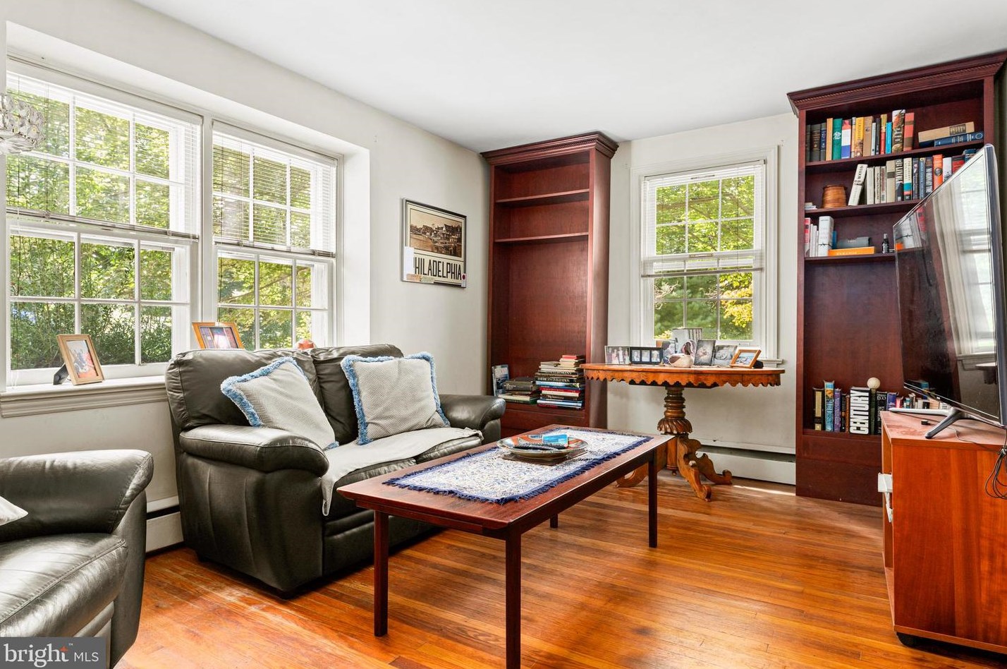 624 Sussex Rd, Penn Wynne PA 19096-2204 exterior