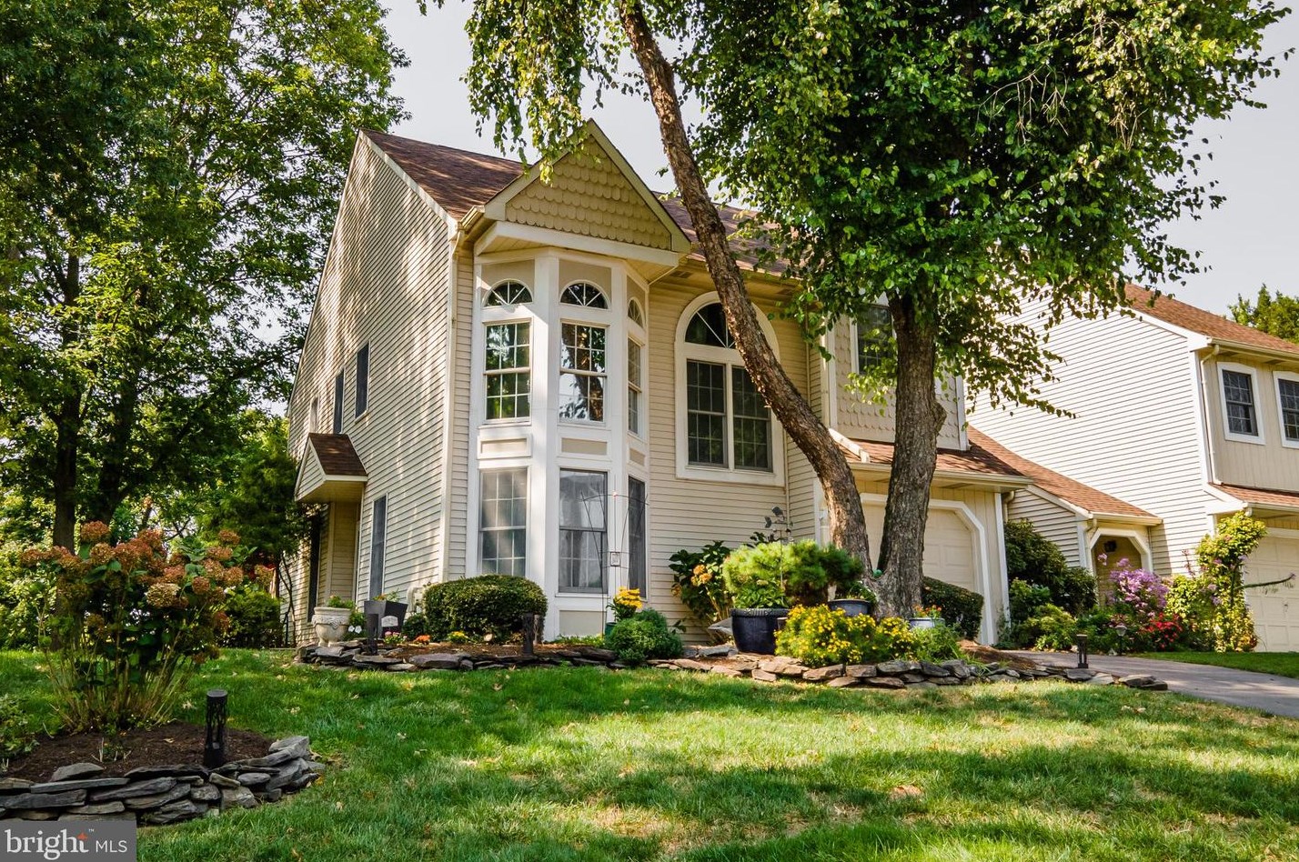 8775 Duveen Dr, Ardsley, PA 19038