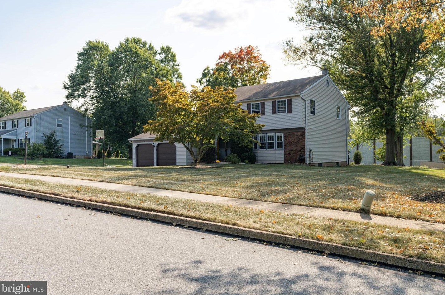 1170 Hunter Hill Dr, Lansdale, PA 19446