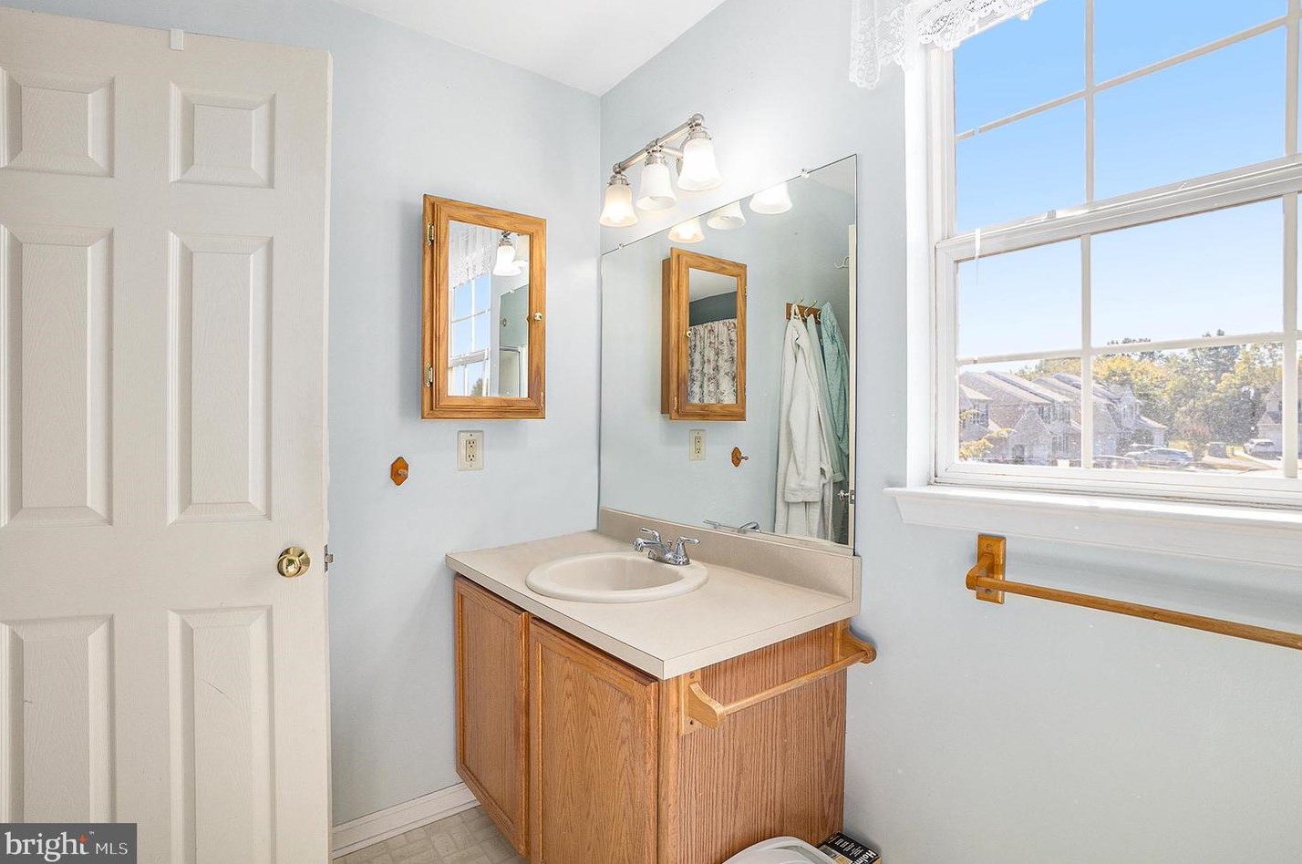 1190 Oxford Cir, Lansdale PA 19446-6657 exterior