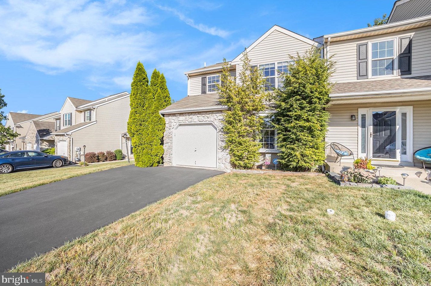 1190 Oxford Cir, Lansdale, PA 19446