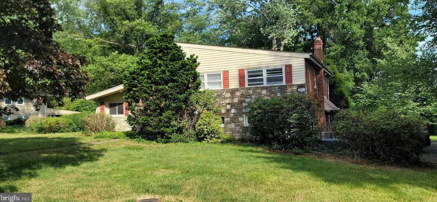 1921 Washington Ln, Meadowbrook PA  19046-1137 exterior
