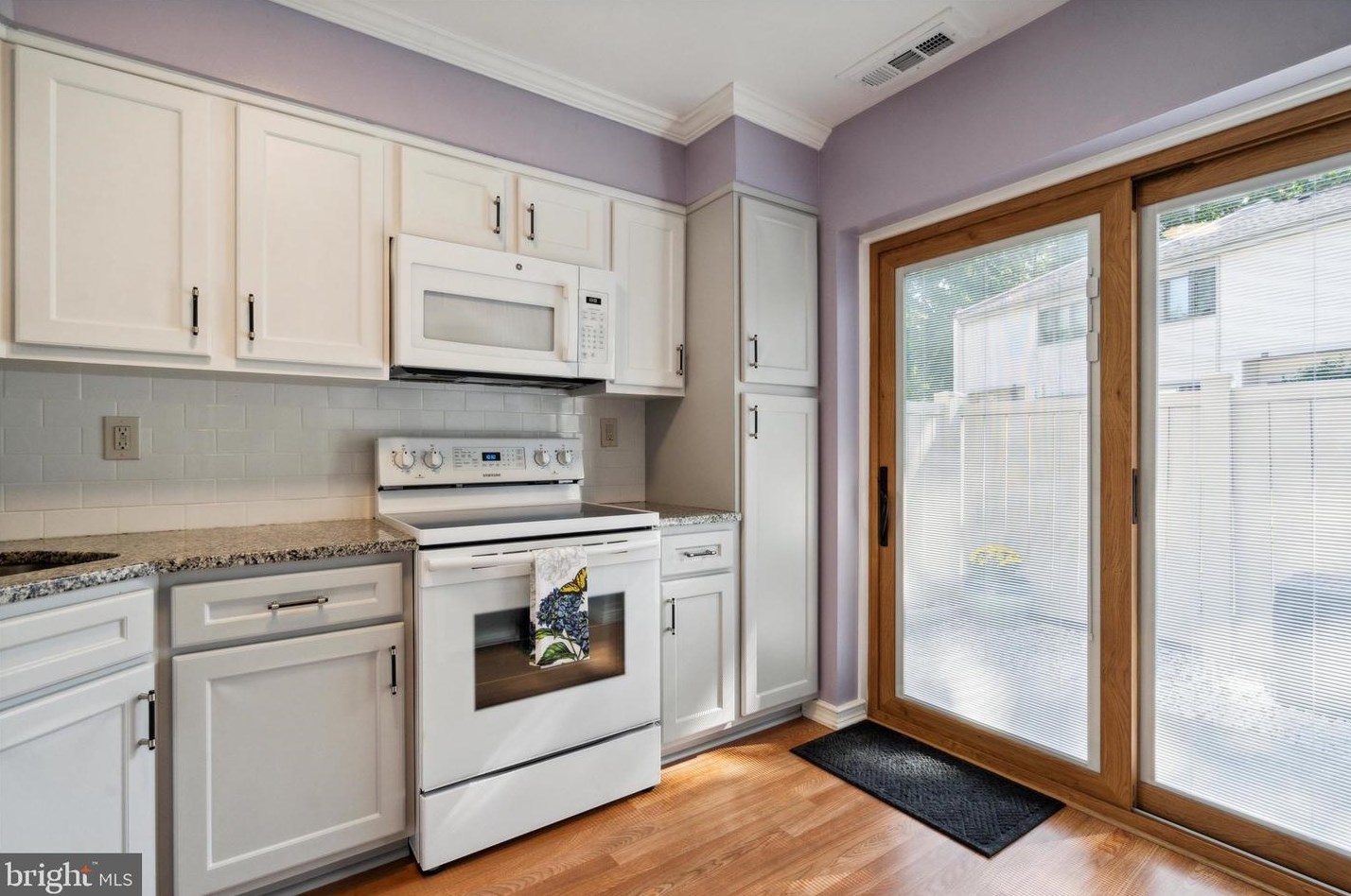 58 Twin Brooks Dr, Willow Grove, PA 19090