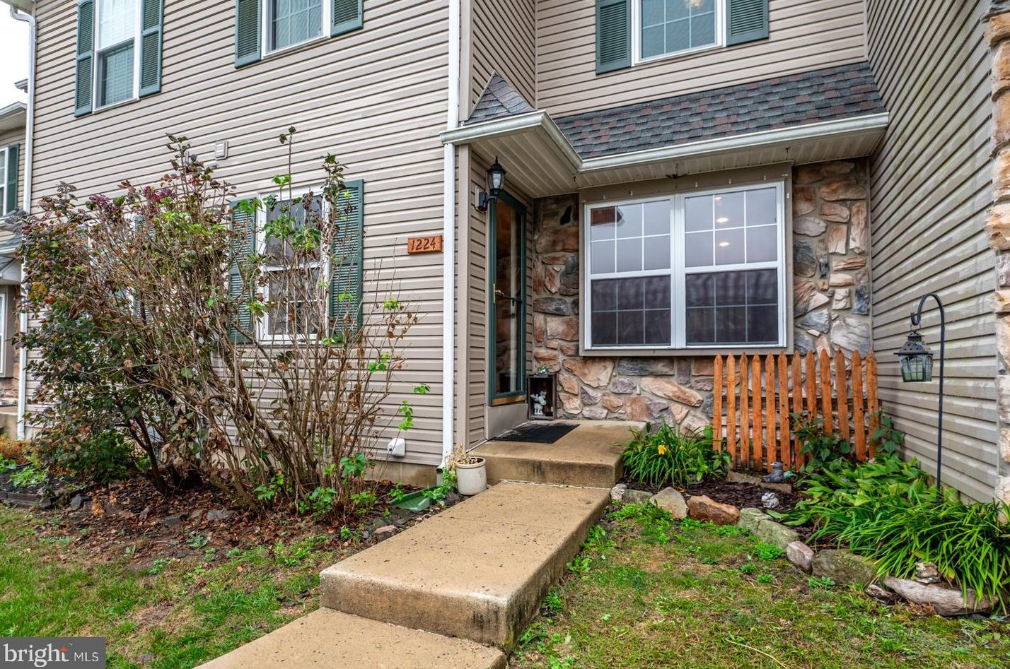 1224 Pin Oak Dr, Perkiomenville, PA 18074