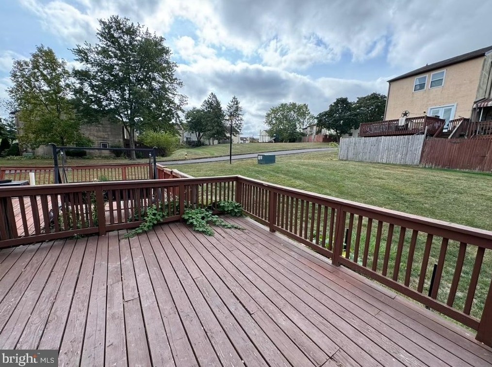 402 Walnut Ridge Est, Pottstown PA  19464-3060 exterior