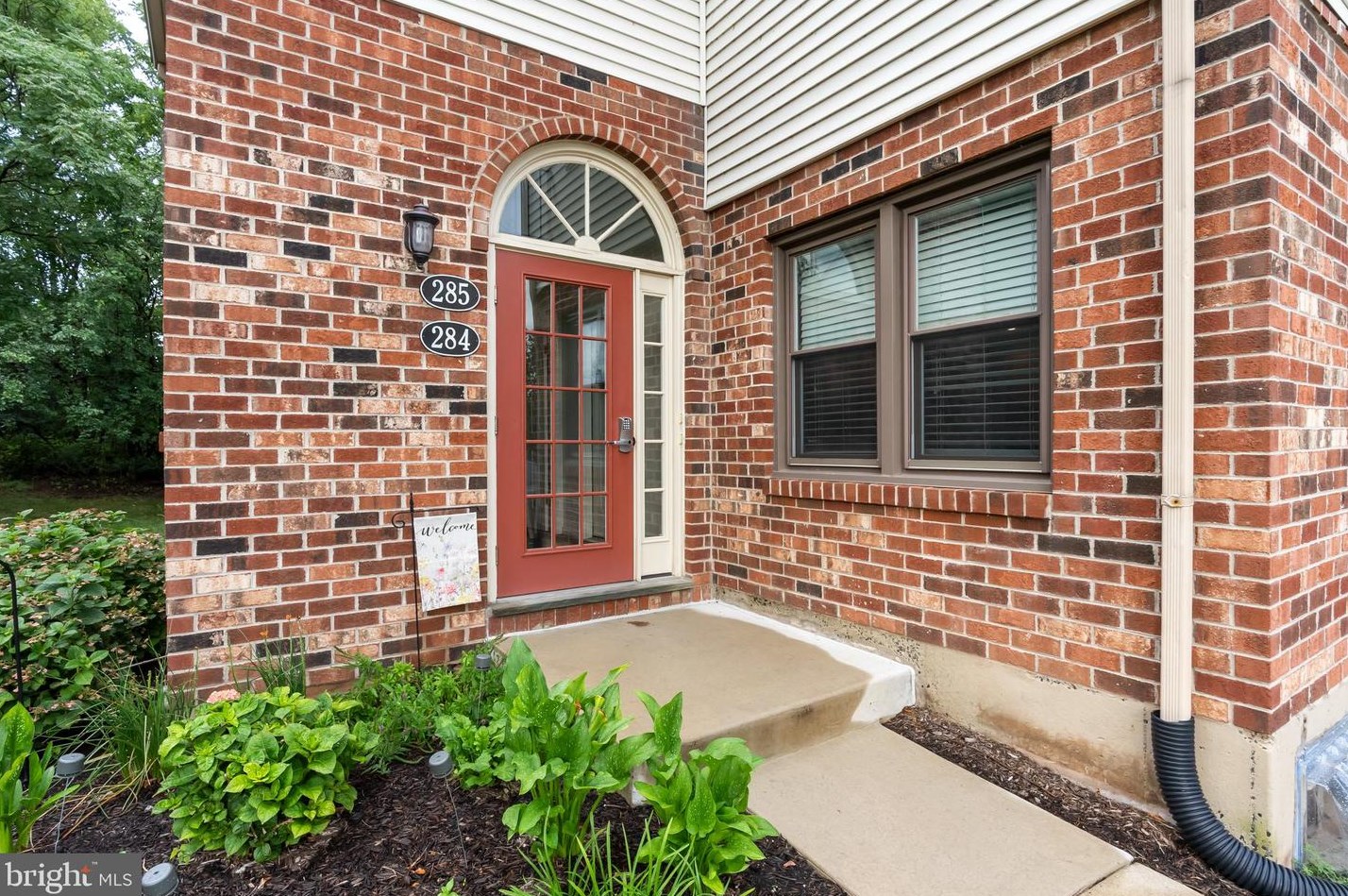 284 Stone Ridge Dr, Norristown, PA 19403-5221