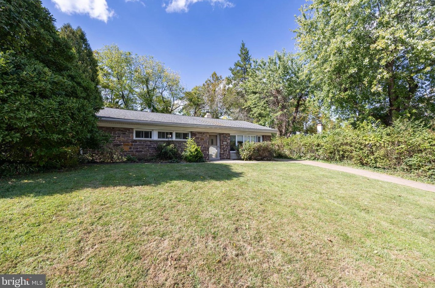 713 School Line Dr, Norristown, PA 19406