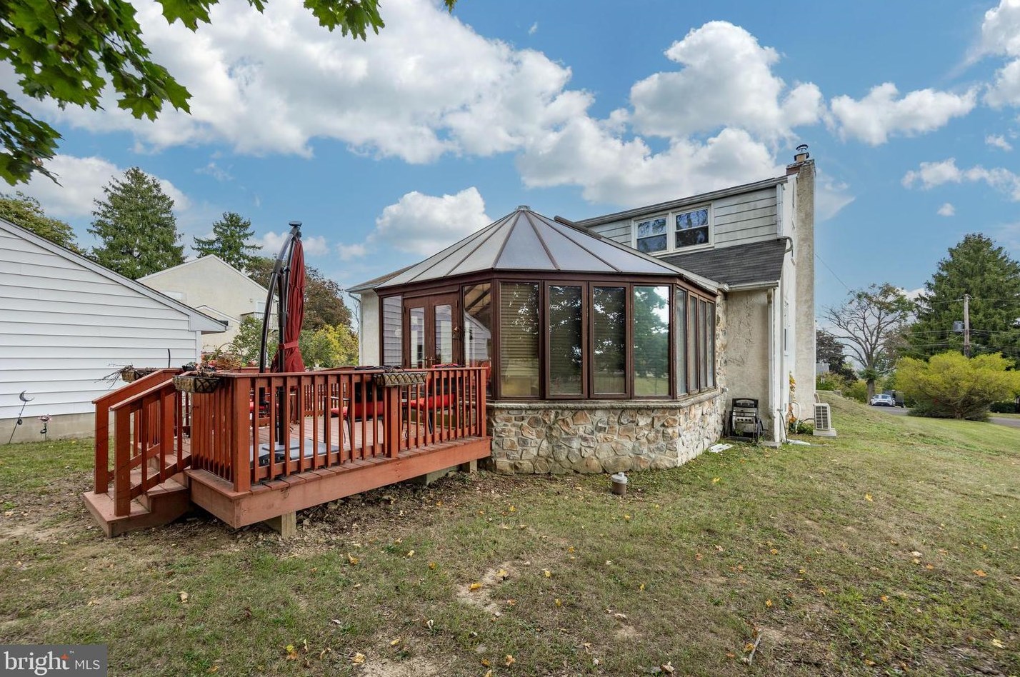 1027 Windy Hl Rd, Norristown PA  19403-1024 exterior