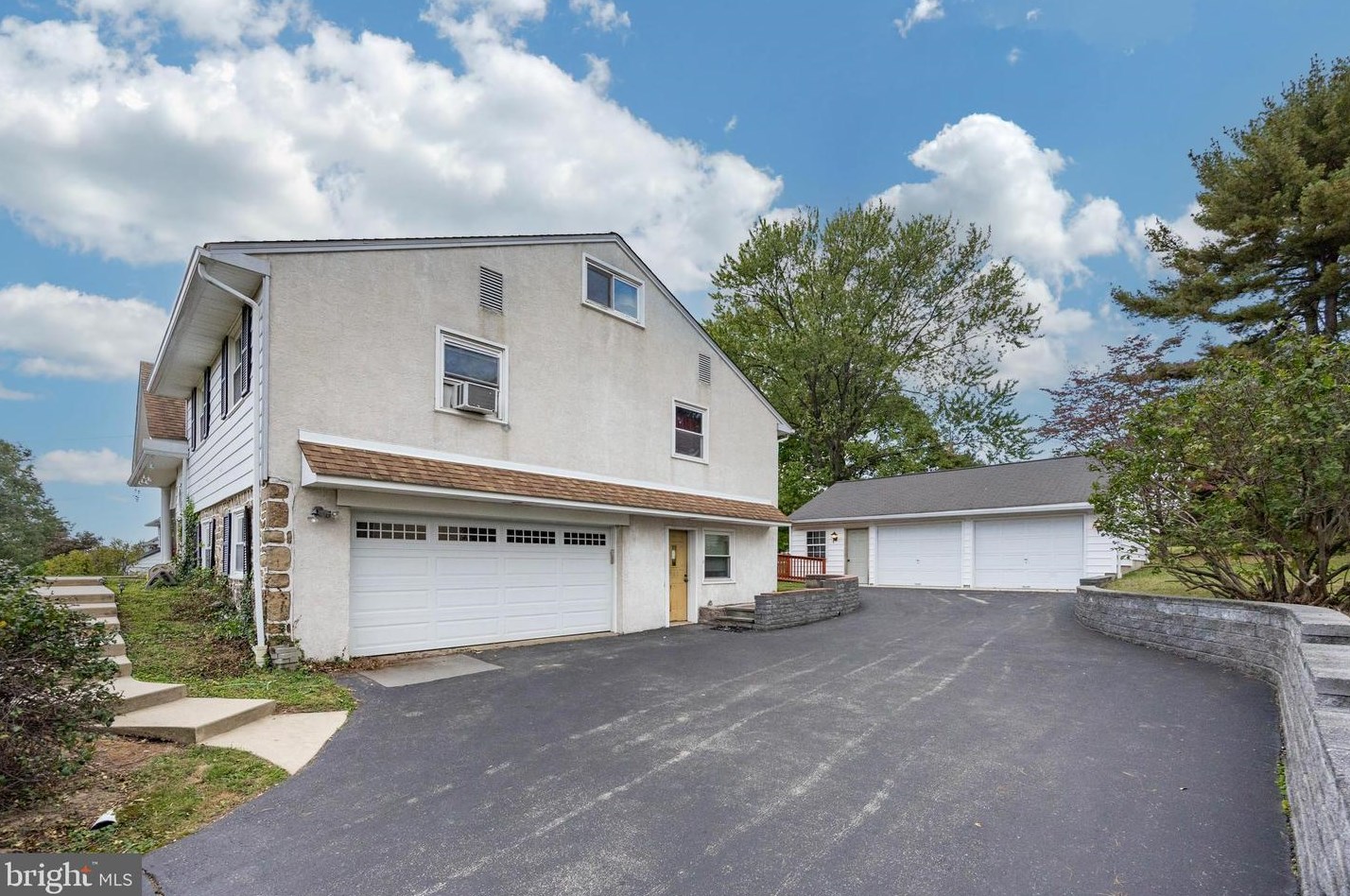 1027 Windy Hill Rd, Norristown PA  19403-1024 exterior