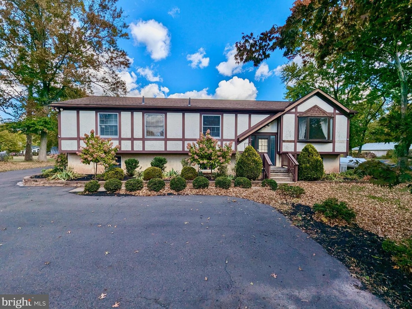 1407 Maple Ave, Hatfield, PA 19440-2156
