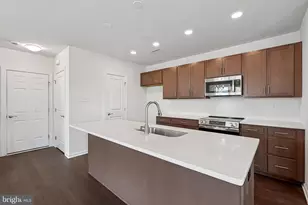 1854 Arbor Pl Dr, Norristown, PA 19401 - Photo 10