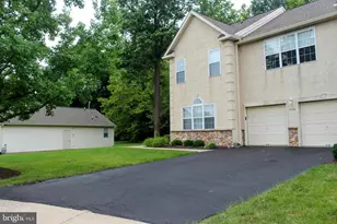 220 Hampton Green Dr, North Wales, PA 19454 - Photo 2