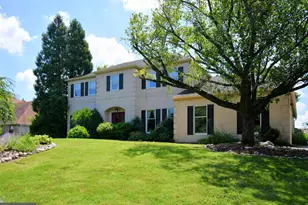 102 Gwynmont Dr, North Wales, PA 19454 - Photo 2