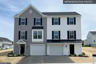 714 Deerfield Blvd, Pennsburg, PA 18073 - Photo 2