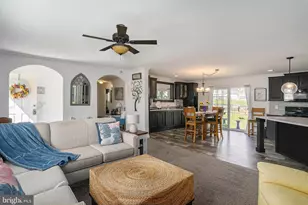 906 Lakeview Dr, Green Lane, PA 18054 - Photo 8