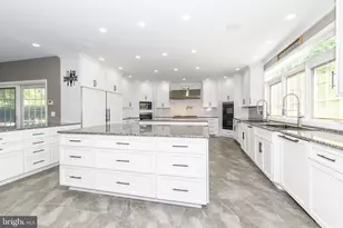 2100 Fox Hollow Ln, East Greenville, PA 18041 - Photo 8