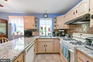 551 Upland St, Pottstown, PA 19464 - Photo 2