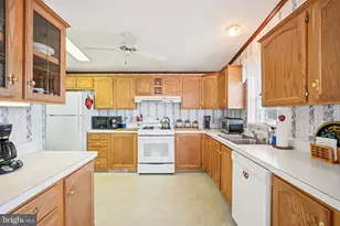 1099 J F K Dr, North Wales, PA 19454 - Photo 18