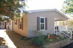 447 Manor House Ln, Souderton, PA 18964 - Photo 2