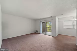 424 Meadowview Ln, Mont Clare, PA 19453 - Photo 6