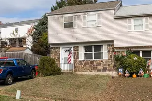 703 Holly Dr, Pottstown, PA 19464 - Photo 4