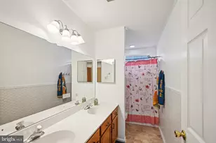 201 Eisenhower Ln, Collegeville, PA 19426 - Photo 24