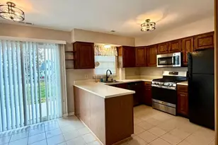 418 Maple Glen Cir, Pottstown, PA 19464 - Photo 4